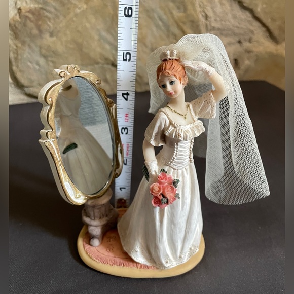 Vintage K’s Collection Beautiful Bride Resin Figurine Having One Last Look - Picture 2 of 11